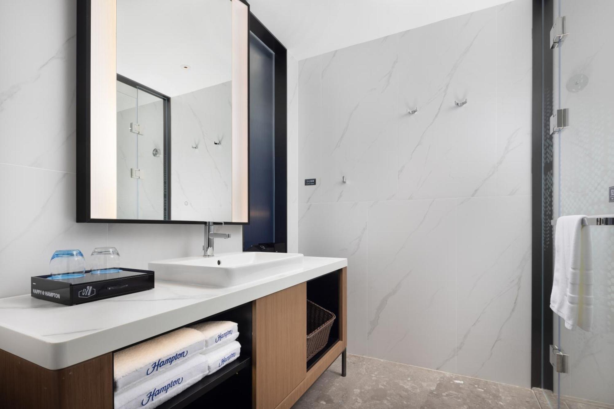 Hampton By Hilton Shenzhen Futian Huaqiangbei Hotel Екстериор снимка