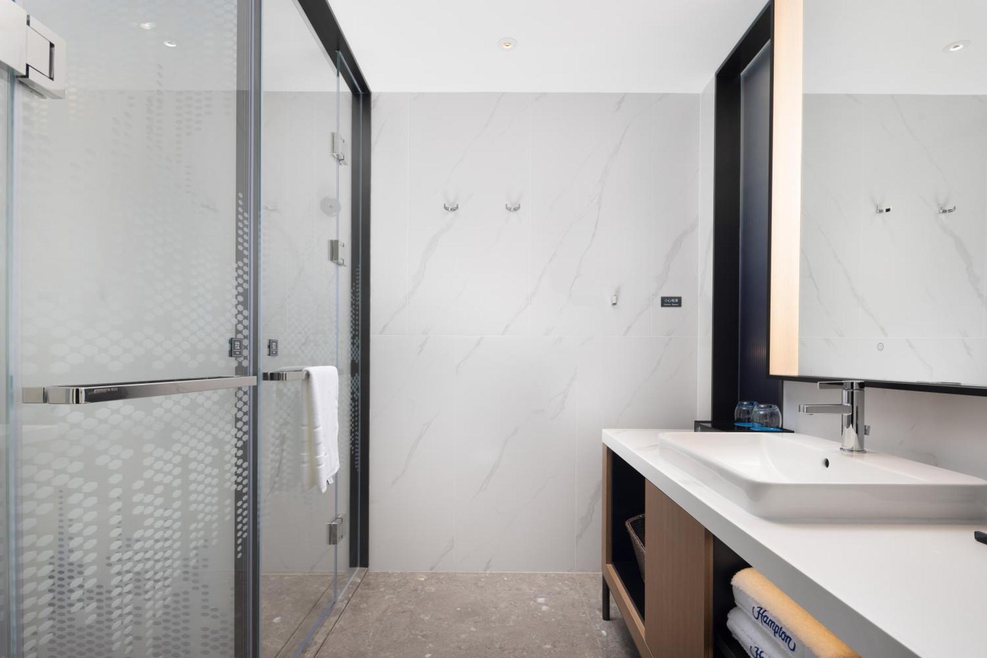 Hampton By Hilton Shenzhen Futian Huaqiangbei Hotel Екстериор снимка